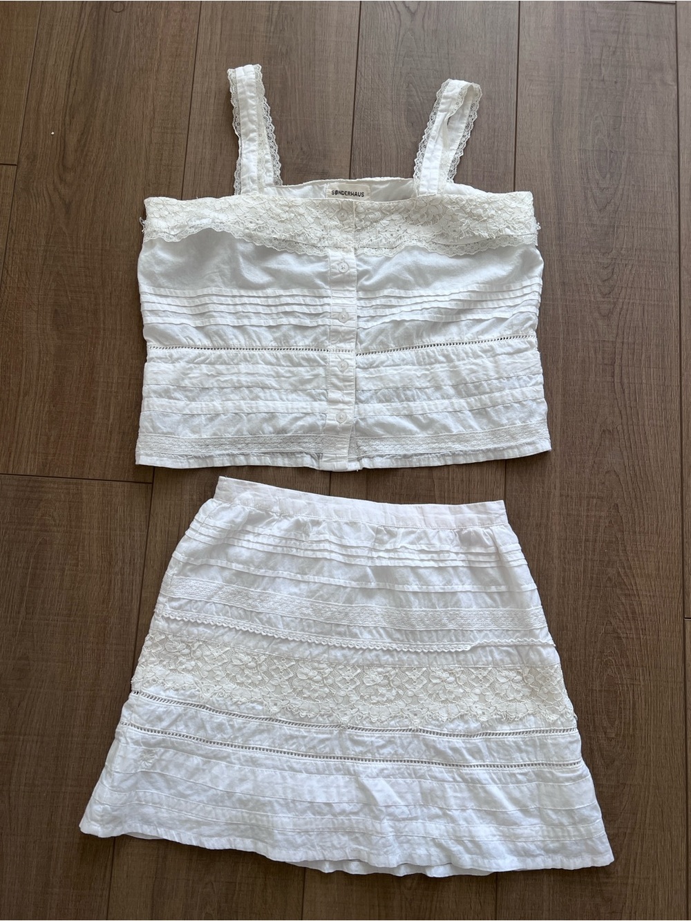 Sonderhaus Sage White Lace Set - Skirt and Blouse - Picture 4 of 10